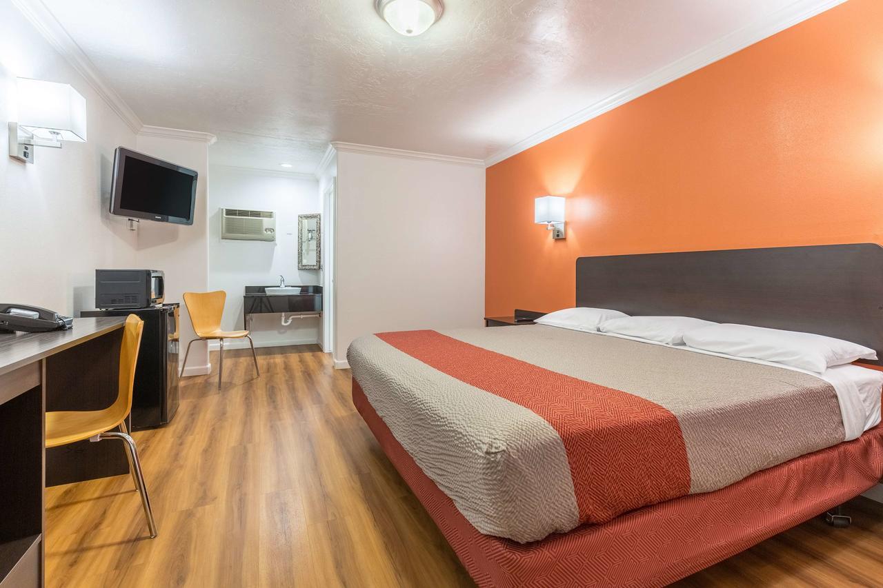 Motel 6 Tremonton, Utah Bagian luar foto