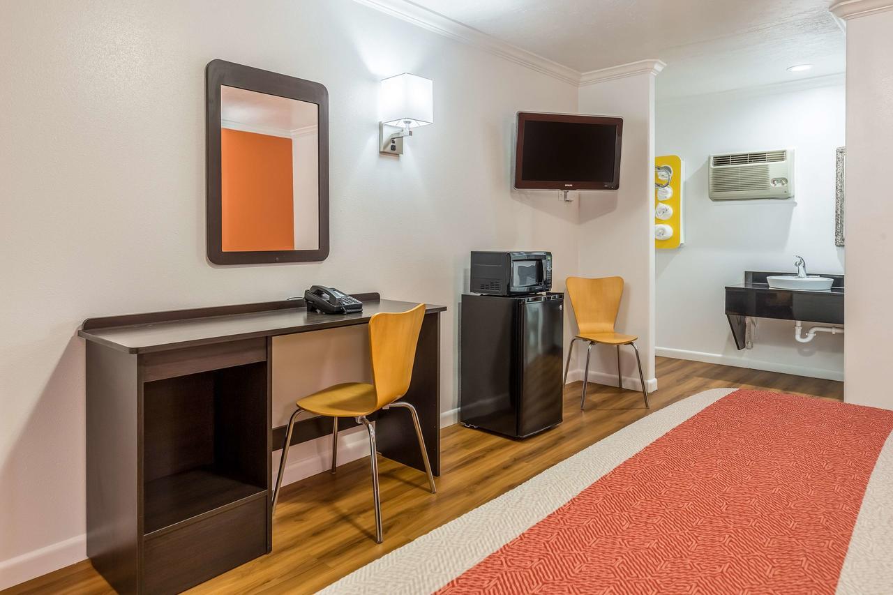 Motel 6 Tremonton, Utah Bagian luar foto